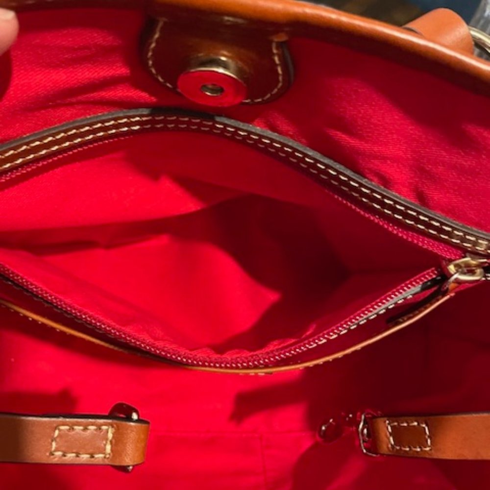 Dooney & Bourke Pebble Grain Black and Tan Small Brianna NWOT - Picture 12 of 16